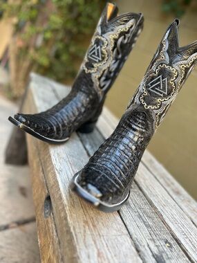Piedreros Black Authentic Horn-back Croc-Cowboy Boots with Gold Acc In Size 9.5D